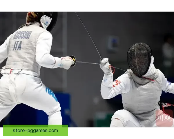 激烈角逐！击剑赛场上的精彩瞬间